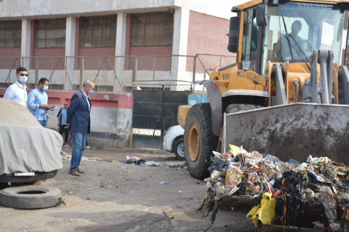 إزالة ٥٠٠طن قمامة ونقلها المقلب الوسيط بشبرا الخيمة