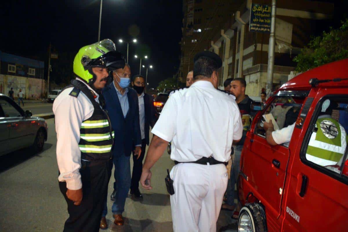 ضبط سيارة مخالفه أثناء جولة المحافظ الليلية ببنها