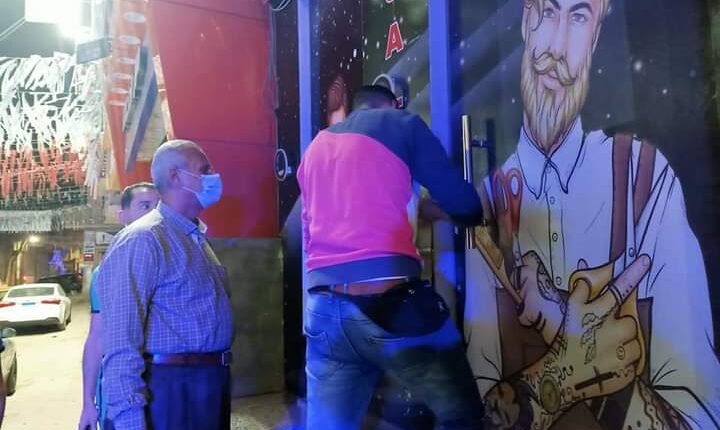 إغلاق محال تجارية ورفع إشغالات بمدينة طوخ في حملة مكبرة لمجلس المدينة 