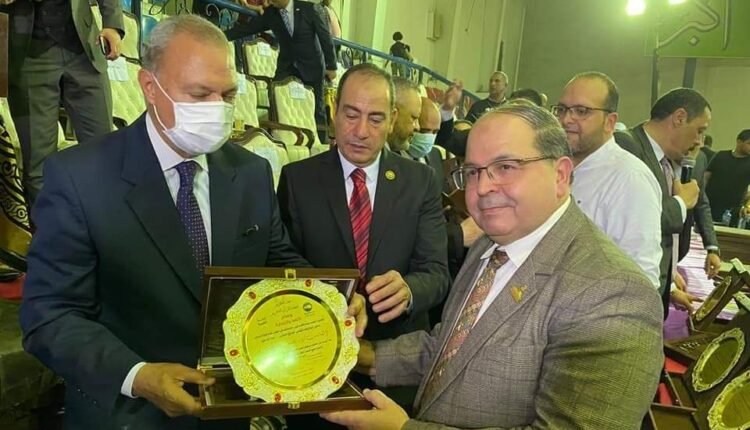 محافظ القليوبية يكرم نصيف العفيفي في حفل تكريم حفظة القرآن الكريم