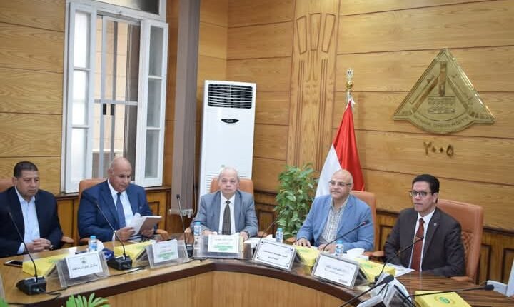 المهندس أيمن عطية و الدكتور ناصر الجيزاوي اجتماع في جامعة بنها