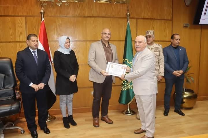 محافظ القليوبية " يكرم المتميزين في مشروع صقر 141