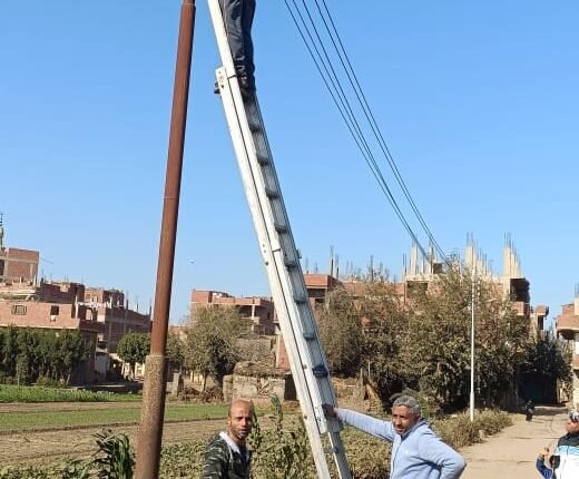 دراج " يترأس حملة لإصلاح وصيانة ورفع كفاءة كشافات الإنارة بعزبة الجنيدي بميت كنانه 