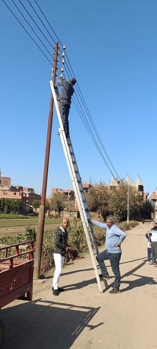 دراج " يترأس حملة لإصلاح وصيانة ورفع كفاءة كشافات الإنارة بعزبة الجنيدي بميت كنانه