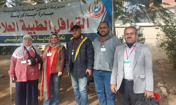 القافلة الطبية " الكشف علي ١١٨٩مواطن بقريه اسنيت بكفر شكر .