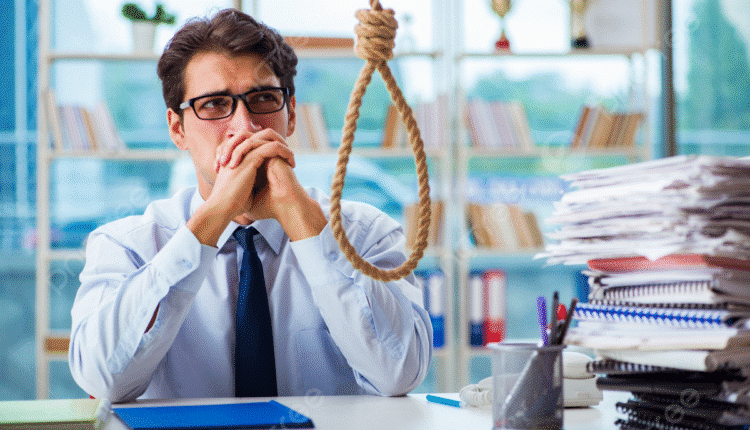 تجميد المستقبل.. شباب البترول بين قرارات الإنتقام ووظائف مسلوبة!
