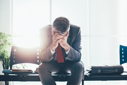 تجميد المستقبل.. شباب البترول بين قرارات الإنتقام ووظائف مسلوبة!