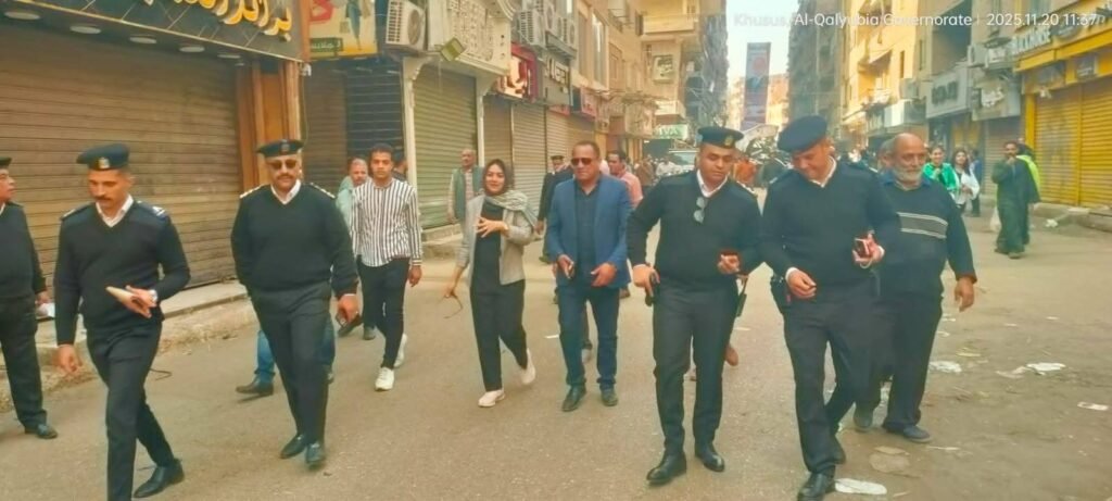 الدكتورة إيمان ريان نائب محافظ القليوبية خلال حملة إزالة الإشغالات بمدينة الخصوص