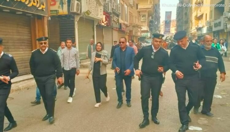 الدكتورة إيمان ريان نائب محافظ القليوبية خلال حملة إزالة الإشغالات بمدينة الخصوص
