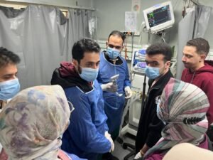 طب بنها ينفذ ورشة عمل لأطباء الإمتياز علي التعامل العملي جهاز التنفس الصناعي بالعناية المركزة