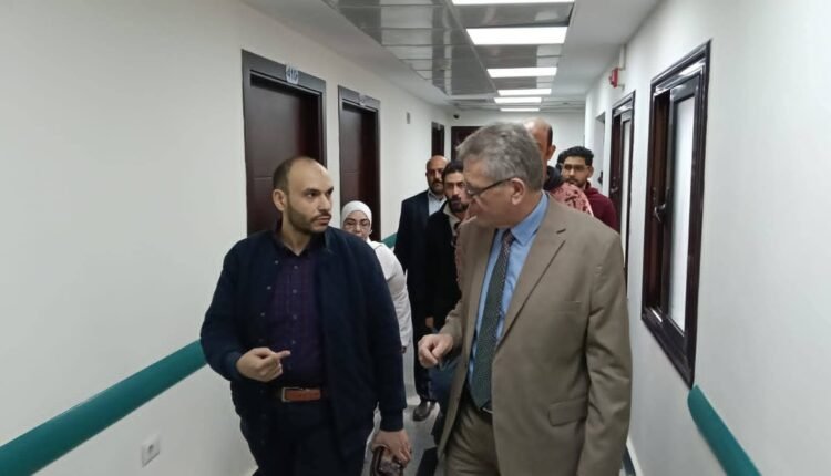 عميد كليةطب بنها يتابع ميدانياً الخدامة الصحية المقدمة للمرضى داخل المستشفى التخصصي  
