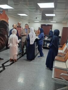 عميد كليةطب بنها يتابع ميدانياً الخدامة الصحية المقدمة للمرضى داخل المستشفى التخصصي  