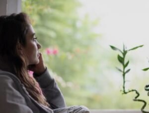 العزلة علاج مؤقت للنفس 