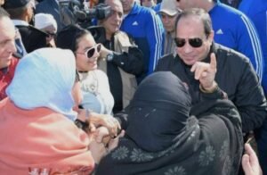 السيسي ينصت إلي شعبه 