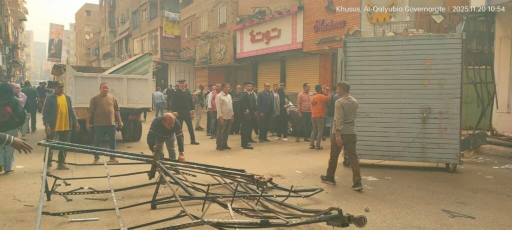 الدكتورة إيمان ريان نائب محافظ القليوبية خلال حملة إزالة الإشغالات بمدينة الخصوص