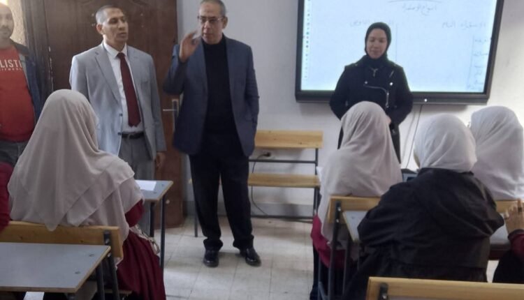 تعليم القليوبية" في قلب الميدان.. الدكتور ياسر محمود يشارك طالبات بنها طابور الصباح ويؤكد "انضباط المدارس أساس بناء الشخصية المصرية"